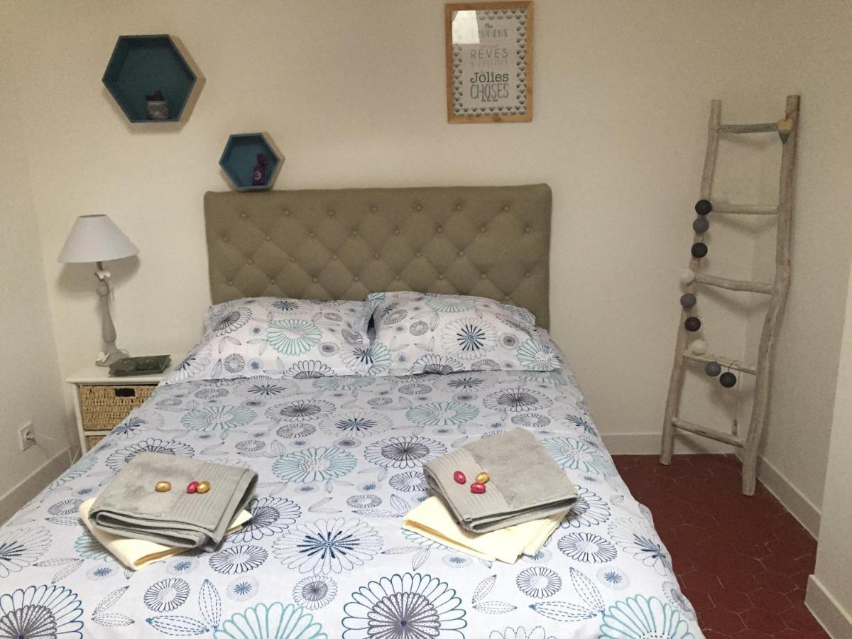 Un Soir Sous Les Etoiles Bed & Breakfast Chateauneuf-de-Gadagne Bagian luar foto