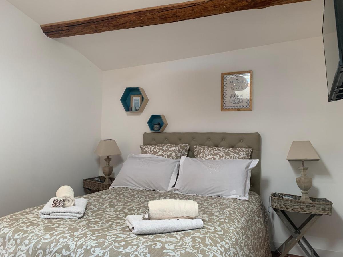 Un Soir Sous Les Etoiles Bed & Breakfast Chateauneuf-de-Gadagne Bagian luar foto